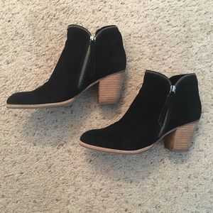 Dolce Vita boots in black suede size7.5 FLASH SALE